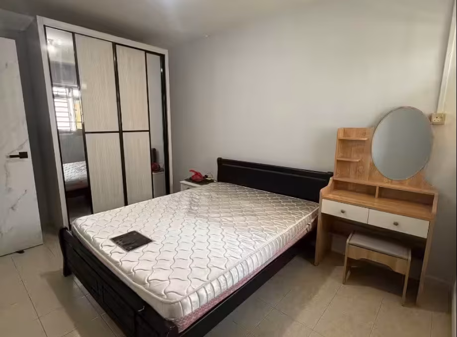 单间出租 • 梧槽 • 108 Yishun Ring Road • S$850 • 3房(2臥室) • 普通房 照片