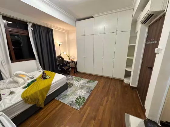 单间出租 • 武吉知马 •  Kew Residencia • S$1968 • 联排排屋 • 主人房 照片