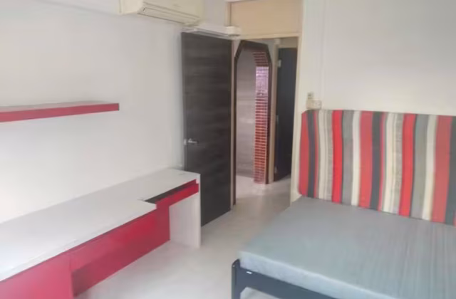 单间出租 • 梧槽 • 172 Yishun Avenue 7 • S$1000 • 5房(4臥室) • 普通房