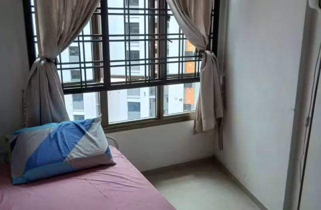 单间出租 • 林厝港 • 678A Jurong West Street 64 • S$600 • 5房(4臥室) • 普通房