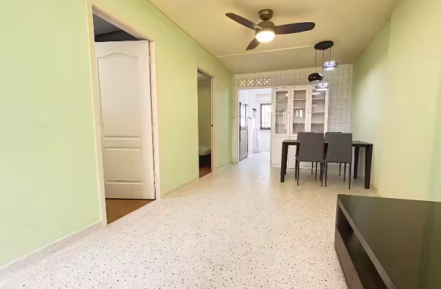 房屋出售 • 金文泰 • 86 Redhill Close • S$350000 • 3房(2臥室) • 635ft² / 58m²