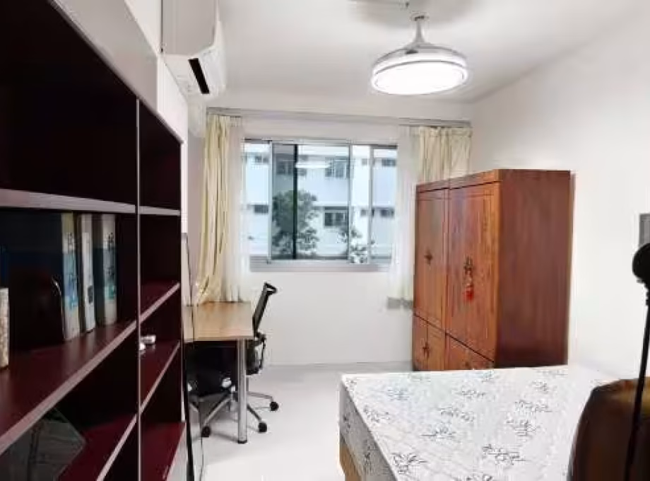 单间出租 • 芽笼 • 215 Choa Chu Kang Central • S$900 • 3房(2臥室) • 佣人房 照片