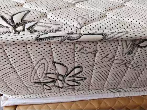 单间出租 • 芽笼 • 215 Choa Chu Kang Central • S$900 • 3房(2臥室) • 佣人房 照片