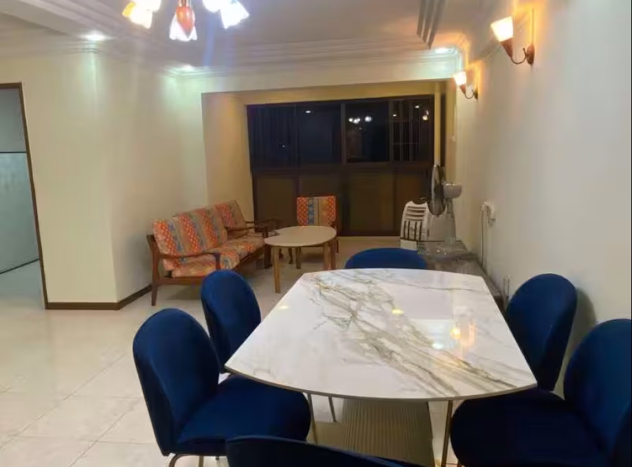 整套出租 • 后港 • 305 Canberra Road • S$3800 • 3房(2臥室) • 1600ft² / 148m² 照片