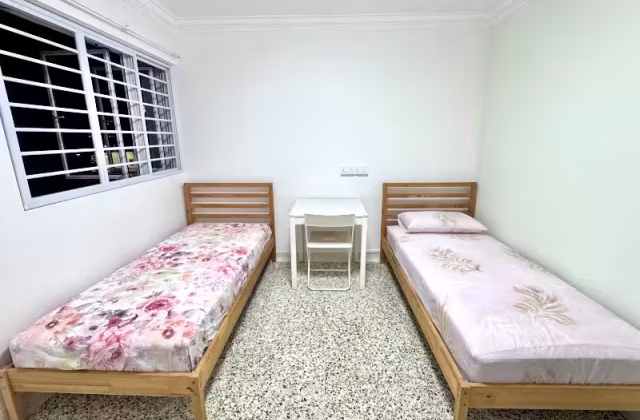 单间出租 • 后港 • 21 Hougang Avenue 3 • S$900 • 4房(3臥室) • 普通房