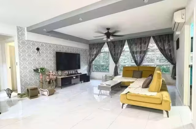 房屋出售 • 武吉巴督 • 442A Bukit Batok West Avenue 8 • S$780000 • 3房(2臥室) • 1206ft² / 112m²