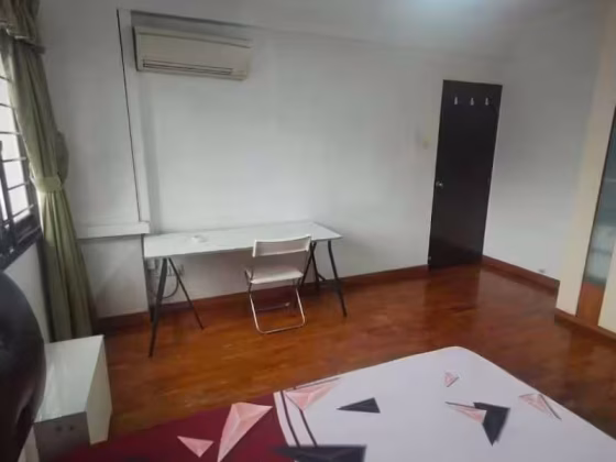单间出租 • 马林百列 •  Braddell View • S$1250 • 住宅公寓 • 主人房 照片