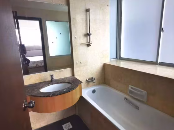 单间出租 • 纽顿 •  Calarasi • S$1850 • 住宅公寓 • 普通房 照片