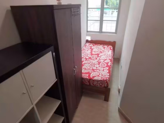 单间出租 • 兀兰 •  Pinetree Condo • S$1050 • 共管公寓 • 普通房 照片