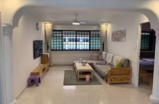 单间出租 • 西部集水区 • 388 Tampines Street 32 • S$500 • 4房(3臥室) • 普通房