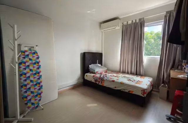 单间出租 • 三巴旺 • 149 Woodlands Street 13 • S$600 • 4房(3臥室) • 床位出租