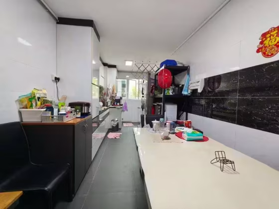 单间出租 • 三巴旺 • 149 Woodlands Street 13 • S$600 • 4房(3臥室) • 床位出租 照片