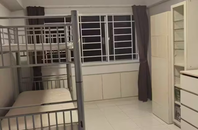 单间出租 • 西部集水区 • 333 Tampines Street 32 • S$1200 • 4房(3臥室) • 普通房