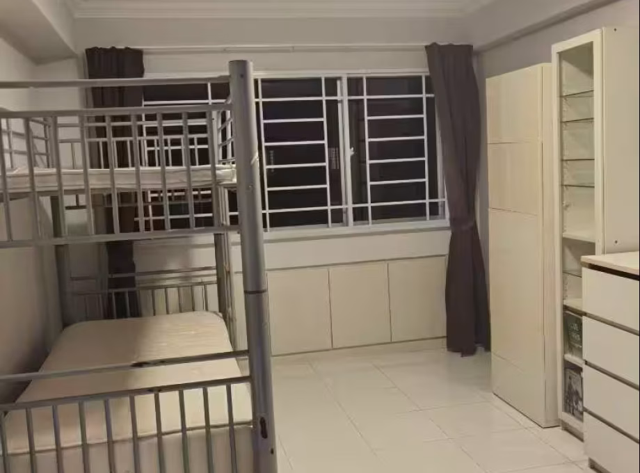 单间出租 • 西部集水区 • 333 Tampines Street 32 • S$1200 • 4房(3臥室) • 普通房 照片