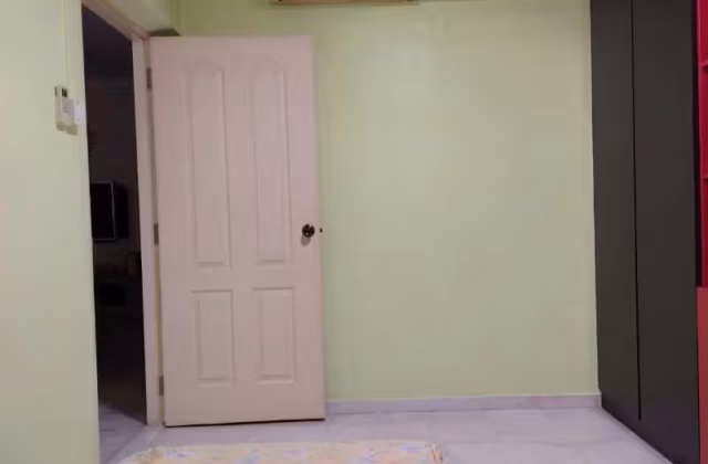 单间出租 • 乌节 • 215 Ang Mo Kio Avenue 1 • S$800 • 4房(3臥室) • 普通房