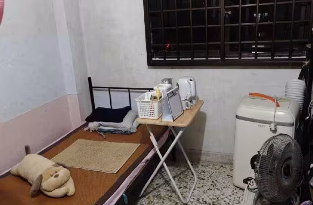 单间出租 • 纽顿 • 35 Jalan Bahagia • S$430 • 3房(2臥室) • 主人房