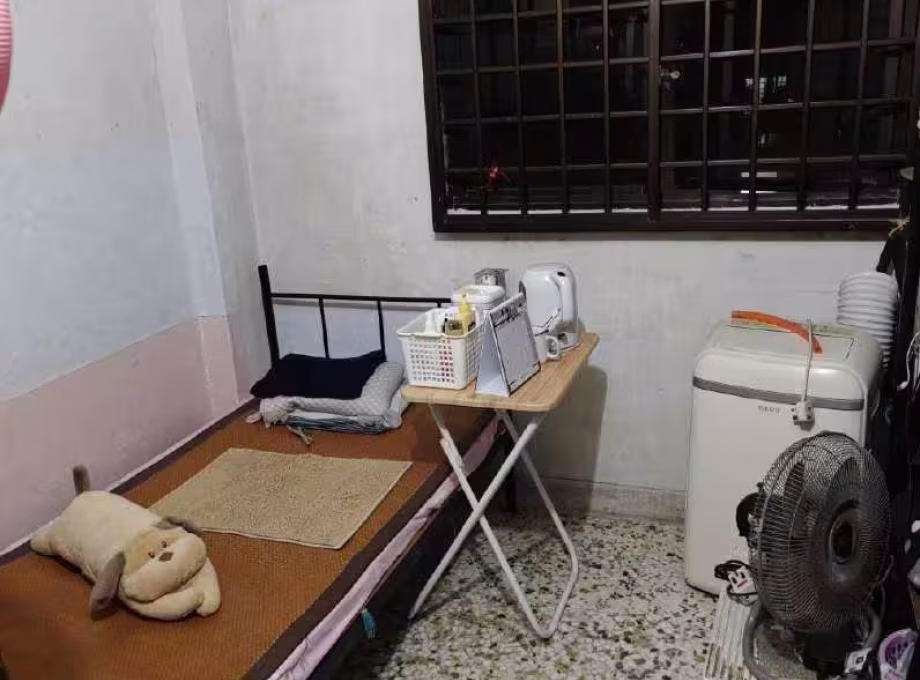 单间出租 • 纽顿 • 35 Jalan Bahagia • S$430 • 3房(2臥室) • 主人房 照片