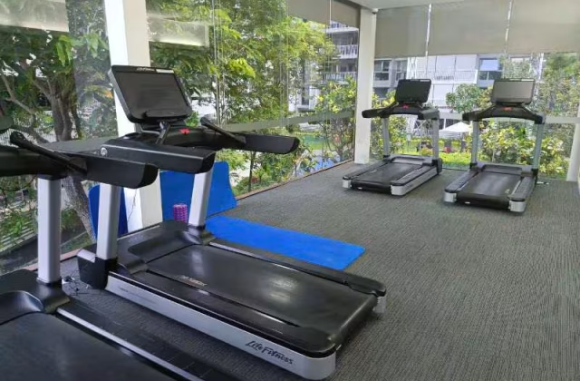 单间出租 • 林厝港 •  The Lakefront Residences • S$1600 • 共管公寓 • 佣人房