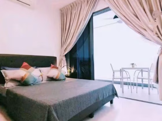 单间出租 • 林厝港 •  The Lakefront Residences • S$1600 • 共管公寓 • 佣人房 照片