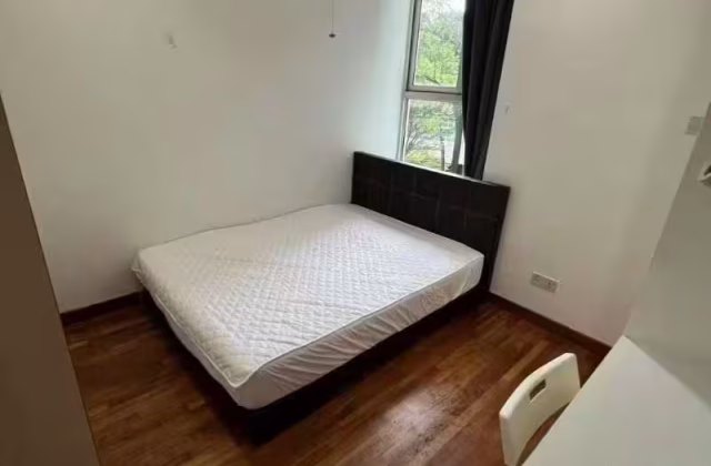 单间出租 • 武吉班让 •  Monterey Park Condominium • S$1800 • 住宅公寓 • 主人房