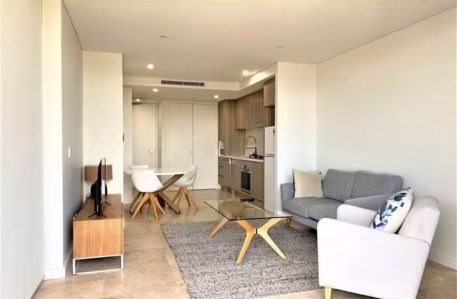 单间出租 • 纽顿 •  Newton Lodge • S$1000 • 住宅公寓 • 主人房