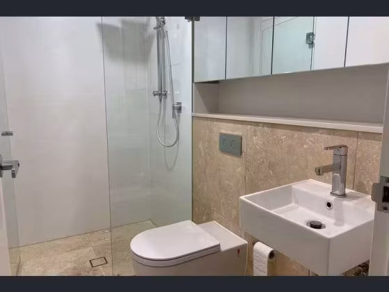 单间出租 • 纽顿 •  Newton Lodge • S$1000 • 住宅公寓 • 主人房 照片