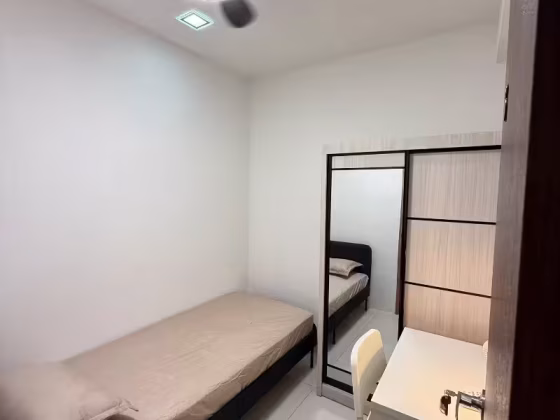 单间出租 • 林厝港 •  The Centris • S$1100 • 住宅公寓 • 普通房 照片