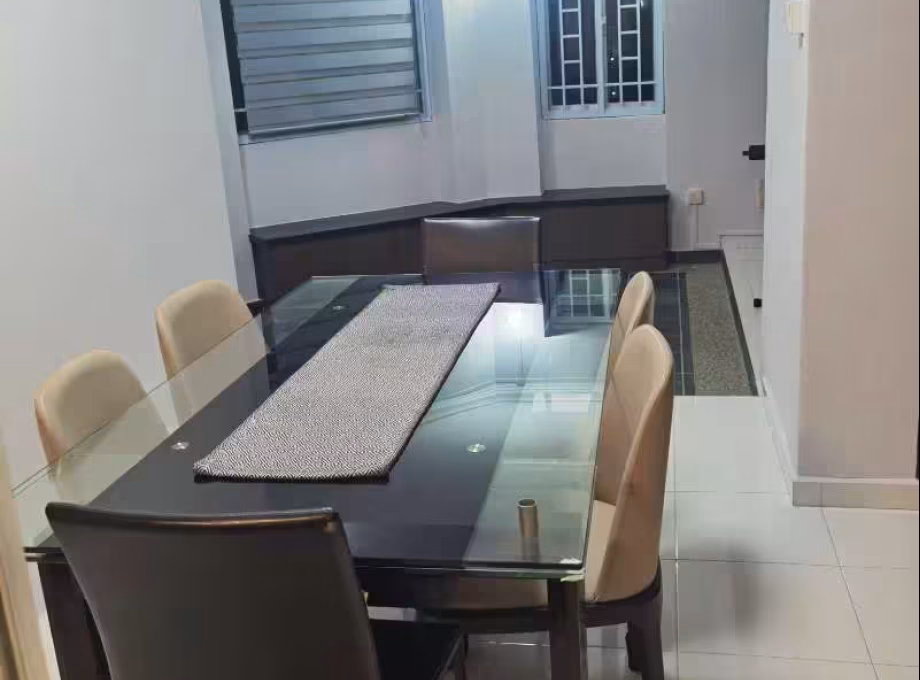 单间出租 • 西部集水区 • 333 Tampines Street 32 • S$1100 • 4房(3臥室) • 普通房 照片