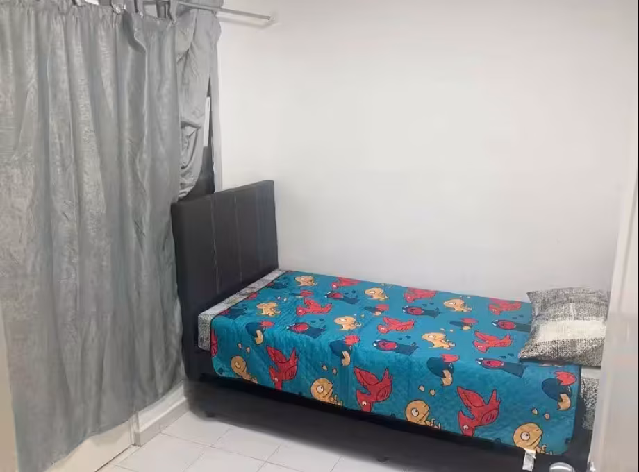 单间出租 • 登加 •  Kim Sia Court • S$1200 • 住宅公寓 • 佣人房 照片