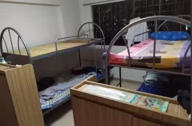 单间出租 • 巴耶利峇 • 212 Jurong East Street 21 • S$550 • 5房(4臥室) • 佣人房