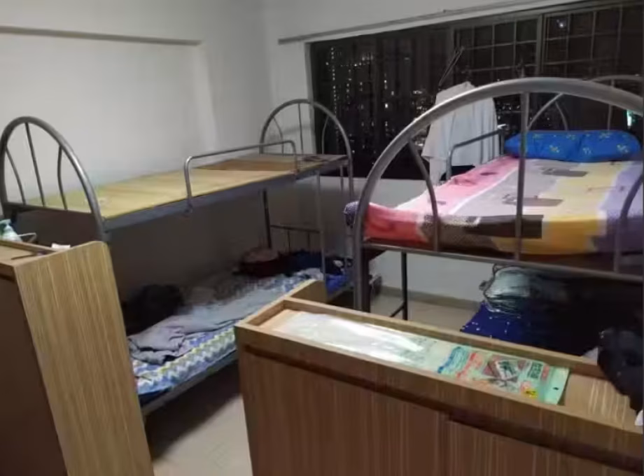 单间出租 • 巴耶利峇 • 212 Jurong East Street 21 • S$550 • 5房(4臥室) • 佣人房 照片
