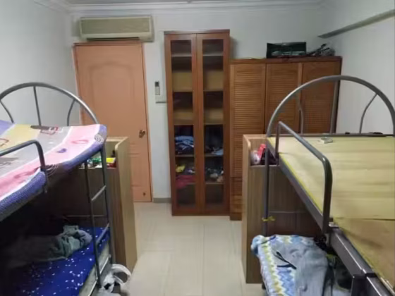 单间出租 • 巴耶利峇 • 212 Jurong East Street 21 • S$550 • 5房(4臥室) • 佣人房 照片