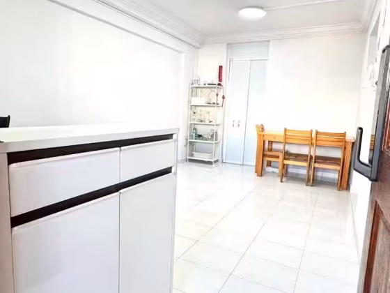 整套出租 • 武吉巴督 • 323 Bukit Batok Street 33 • S$3000 • 3房(2臥室) •  照片