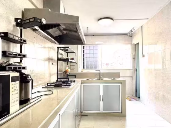 整套出租 • 武吉巴督 • 323 Bukit Batok Street 33 • S$3000 • 3房(2臥室) •  照片