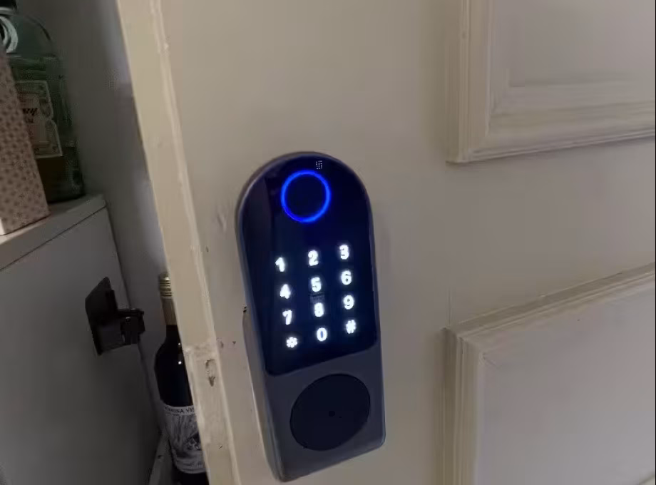 单间出租 • 后港 • 406 Sembawang Drive • S$700 • 3房(2臥室) • 普通房 照片
