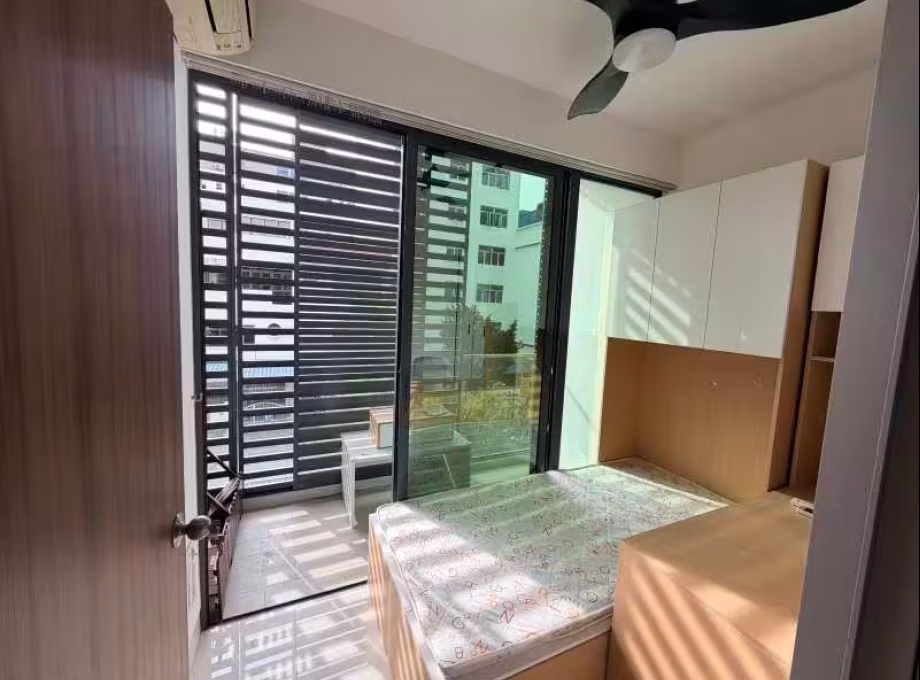 单间出租 • 欧南 •  Centra Suites • S$1100 • 住宅公寓 • 普通房 照片