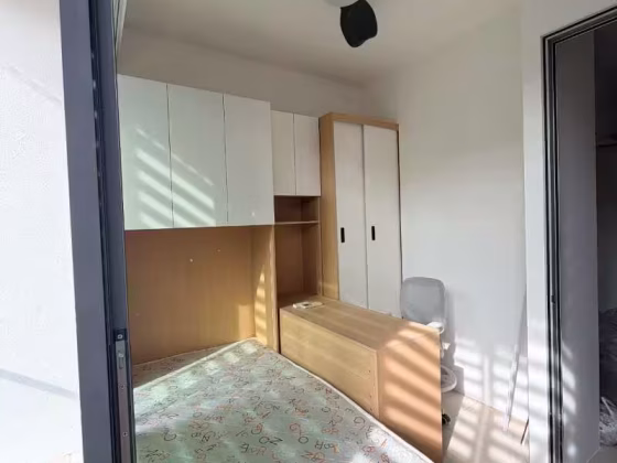 单间出租 • 欧南 •  Centra Suites • S$1100 • 住宅公寓 • 普通房 照片