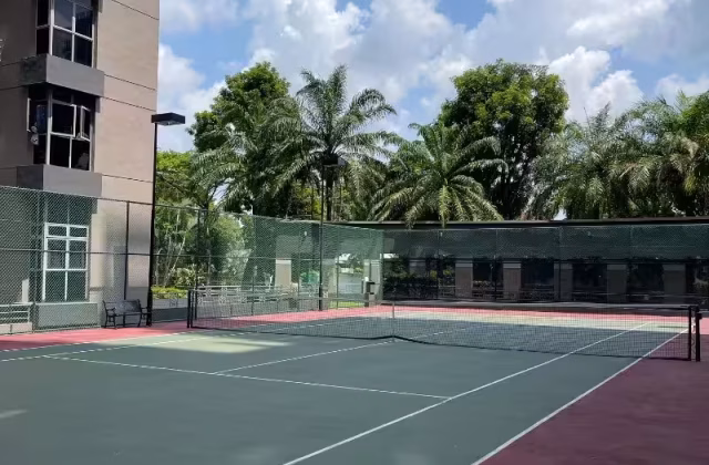 单间出租 • 新加坡河 •  The Florida • S$1750 • 共管公寓 • 主人房