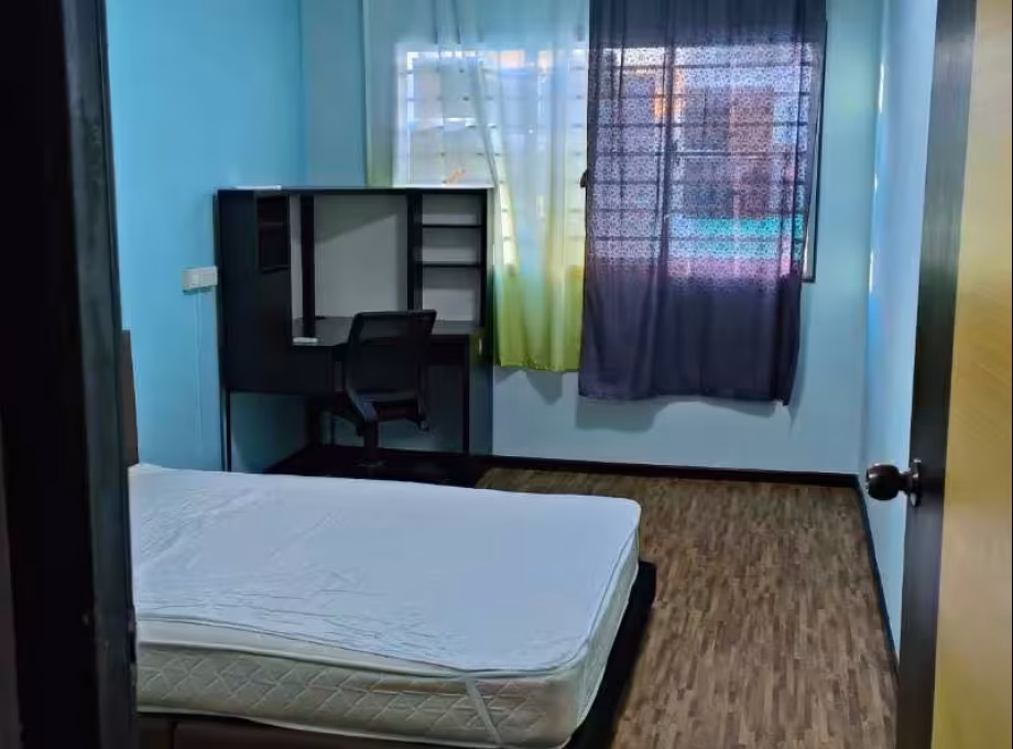 单间出租 • 林厝港 • 748 Jurong West Street 73 • S$1000 • 5房(4臥室) • 佣人房 照片