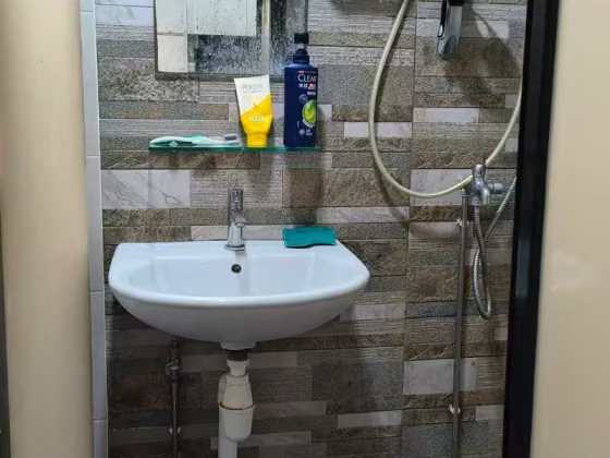 单间出租 • 林厝港 • 748 Jurong West Street 73 • S$1000 • 5房(4臥室) • 佣人房 照片