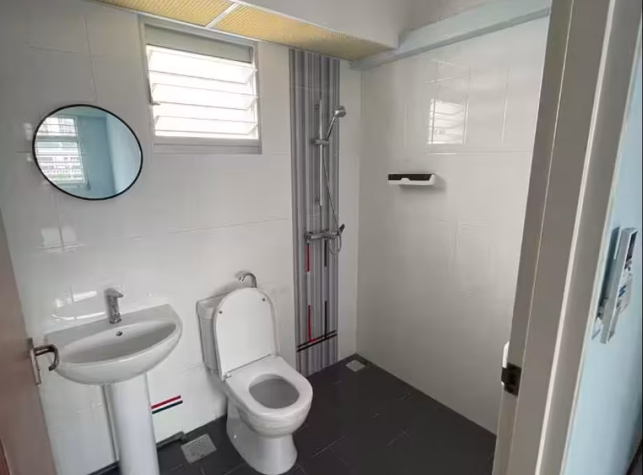 单间出租 • 梧槽 • 671B Yishun Avenue 4 • S$1300 • 3房(2臥室) • 主人房 照片