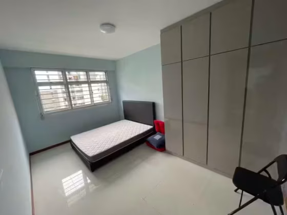 单间出租 • 梧槽 • 671B Yishun Avenue 4 • S$1300 • 3房(2臥室) • 主人房 照片