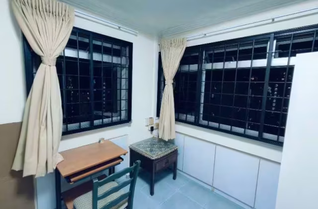 单间出租 • 宏茂桥 • 574 Pasir Ris Street 53 • S$550 • 3房(2臥室) • 佣人房