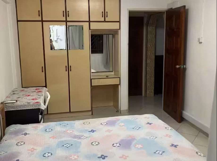 单间出租 • 新加坡河 • 677 Hougang Avenue 8 • S$1250 • 3房(2臥室) • 主人房 照片