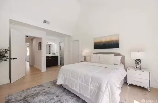 整套出租 • 武吉班让 • 105 Clementi Street 12 • S$5000 • 3房(2臥室) • 1100ft² / 102m²