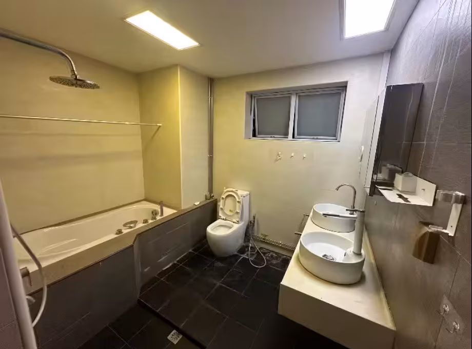 单间出租 • 林厝港 •  Lakepoint Condo • S$1680 • 住宅公寓 • 主人房 照片
