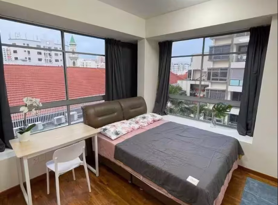 单间出租 • 欧南 •  The Sunflower • S$2000 • 住宅公寓 • 主人房 照片
