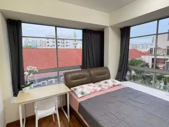 单间出租 • 欧南 •  The Sunflower • S$2000 • 住宅公寓 • 主人房 照片