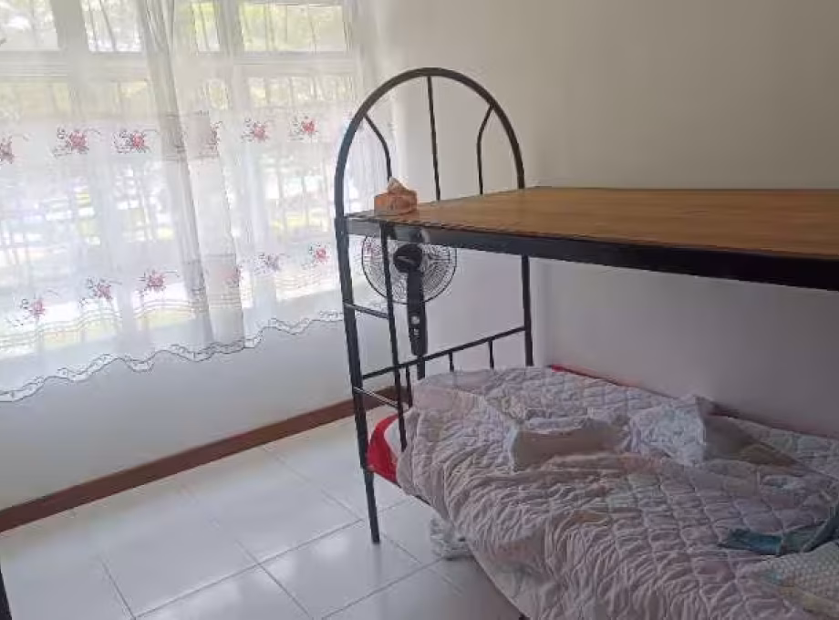 单间出租 • 梧槽 • 449 Yishun Ring Road • S$550 • 4房(3臥室) • 普通房 照片