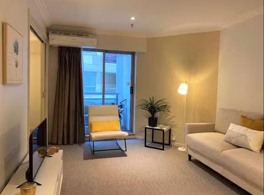 单间出租 • 纽顿 •  Newton Suites • S$800 • 住宅公寓 • 主人房 照片